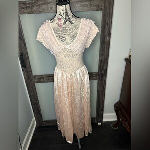 Chic Lace-Accented Midi Dress in Blush